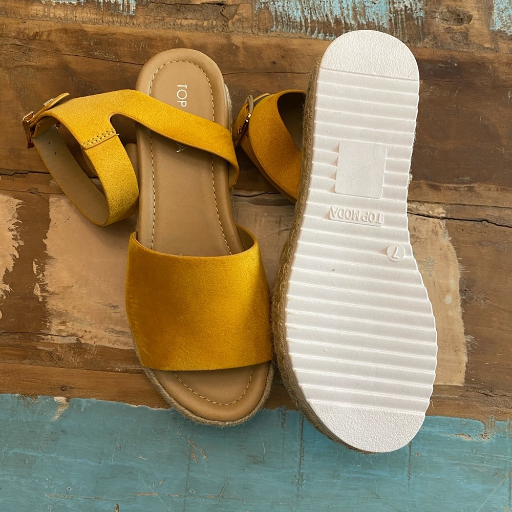 Platform Sandals - Picture 4 of 4